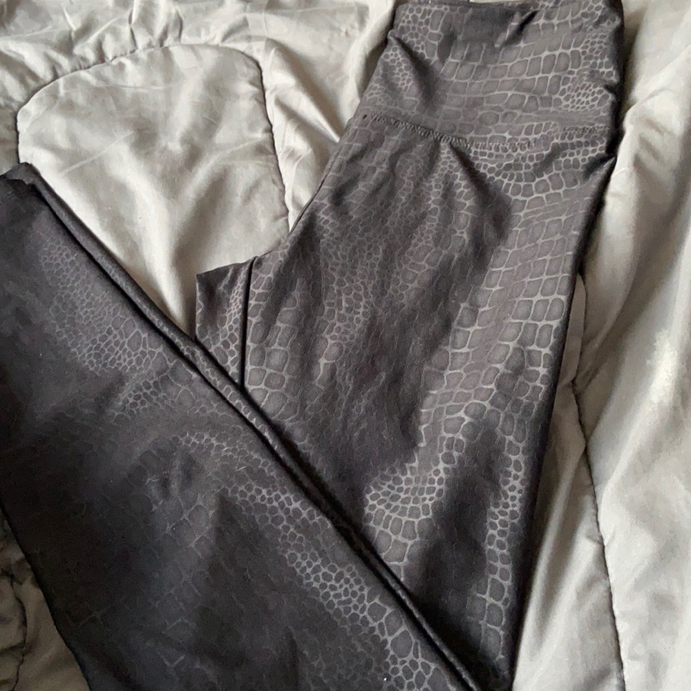 Snake pattern leggings